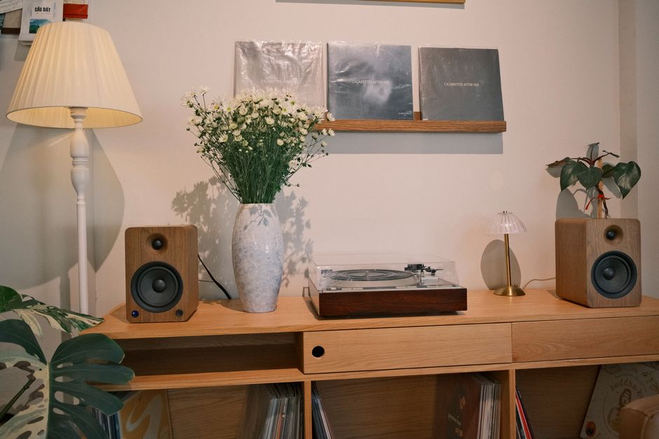A Realistic Routine for Budget Hi-Fi Systems & Room Acoustic Tips That Fits a Busy Life