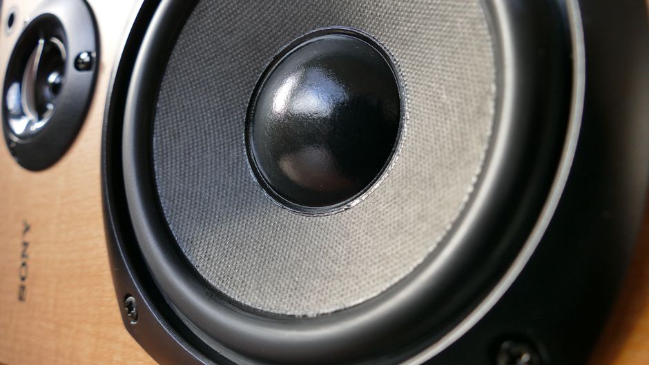 How Much Does Vintage Speaker Refoaming & Crossovers Really Cost in 2026? Budget & Gear